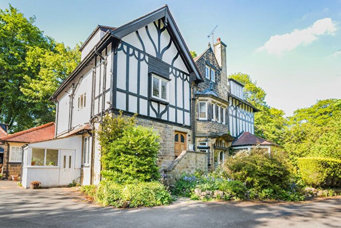 3 Bedroom Flat To Rent In Park Avenue, Roundhay, Leeds, LS8