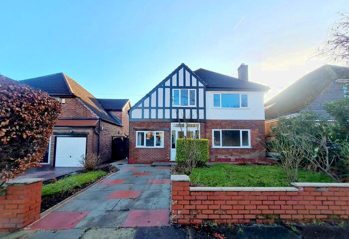 4 Bedroom Detached House To Rent In Manchester Road, Bury BL9