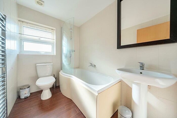 2 Bedroom Apartment To Rent In High Street, Waddesdon, HP18