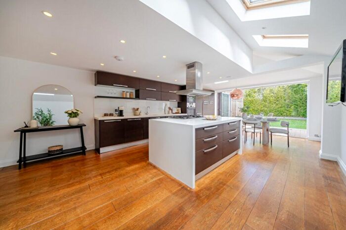 4 Bedroom Terraced House For Sale In Ravenswood Road, Balham, London, SW12