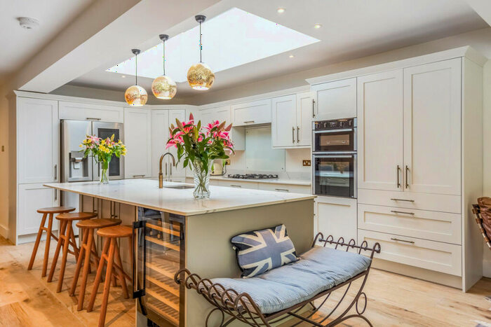 5 Bedroom Detached House For Sale In New Park Road Cranleigh, Surrey, GU6