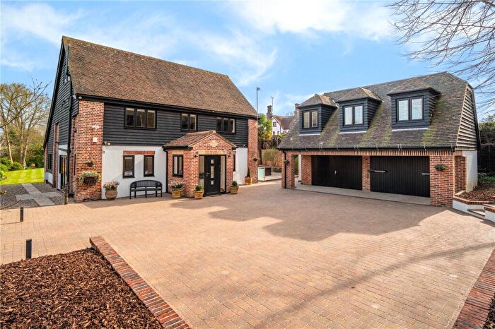 5 Bedroom Detached House For Sale In High Road, Loughton, Essex, IG10