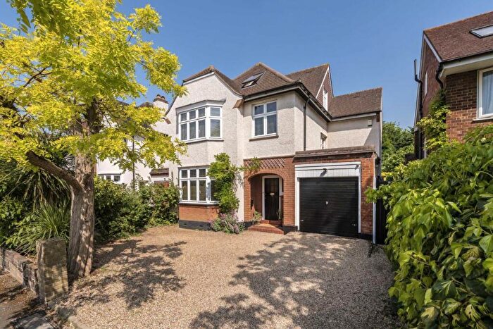 5 Bedroom Detached House For Sale In Riverside Close, Kingston Upon Thames, KT1