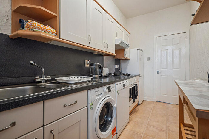 2 Bedroom Flat For Sale In / Clarendon Place, Glasgow, G20