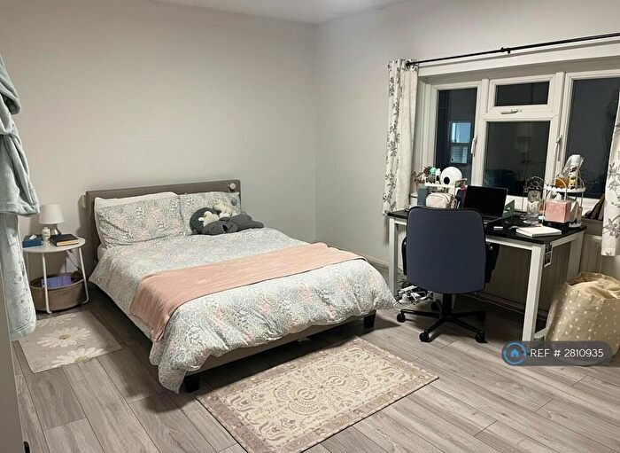 4 Bedroom End Of Terrace House To Rent In Adelphi Road, Epsom, KT17