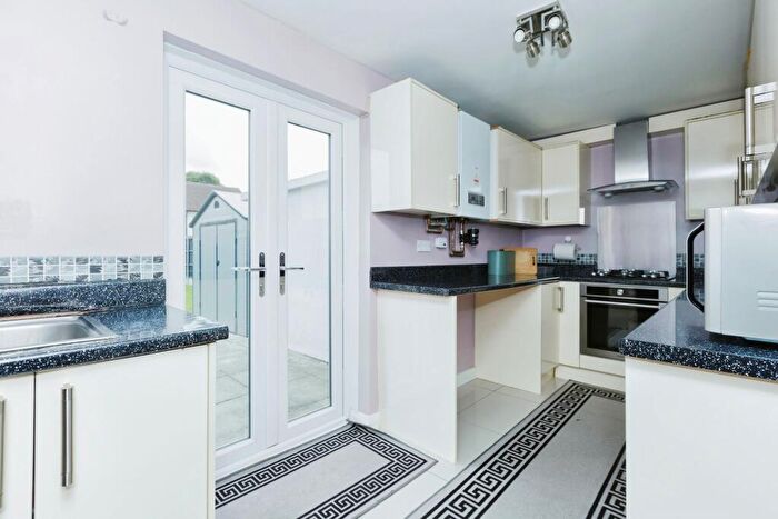 3 Bedroom Terraced House For Sale In Roborough Green, Leicester, Leicestershire, LE5