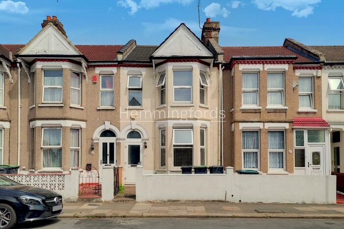 4 Bedroom Terraced House To Rent In Springfield Road, London, N15