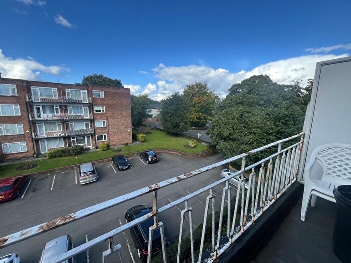 2 Bedroom Flat To Rent In Devonshire Court, New Hall Road, M7