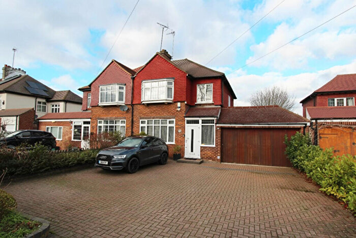3 Bedroom Semi Detached House For Sale In Midfield Way, Orpington, BR5
