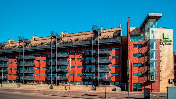 2 Bedroom Flat To Rent In Clyde Street, Carrick Quay, Glasgow, G1