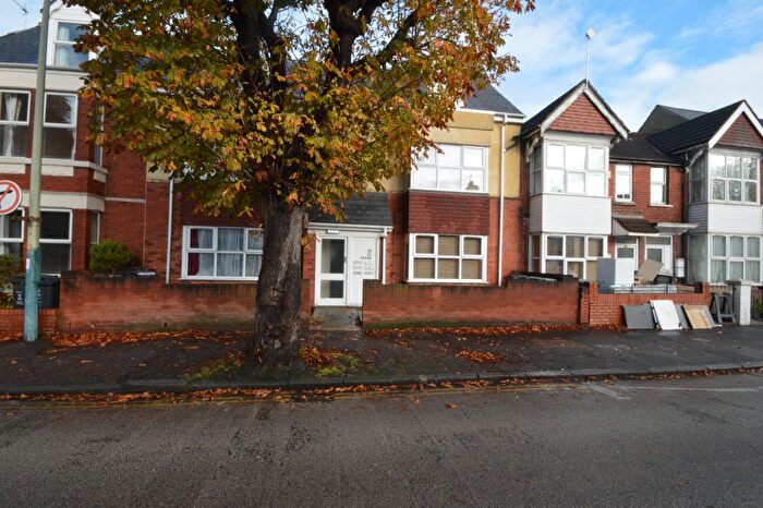 2 Bedroom Flat To Rent In A County Road, Town Centre, SN1
