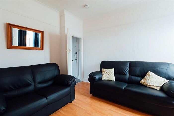 3 Bedroom Terraced House To Rent In Rasen Lane - Student House - /, LN1