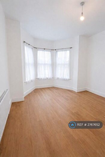 2 Bedroom Flat To Rent In Eastwood Road, Ilford, IG3