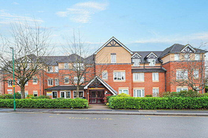 2 Bedroom Flat For Sale In Aynsley Court, Union Road, Shirley, B90