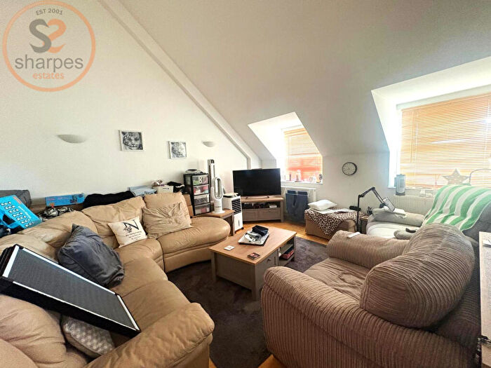 1 Bedroom Triplex To Rent In Central Road, Worcester Park, Greater London, KT4