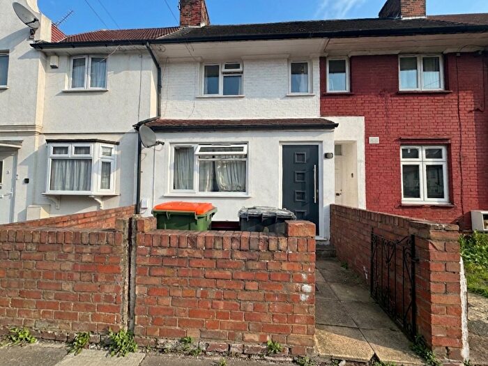 3 Bedroom Terraced House For Sale In Botha Road, Plaistow, London, E13