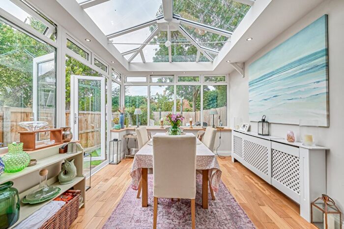 3 Bedroom Maisonette For Sale In Dumbarton Road, Brixton, London, SW2
