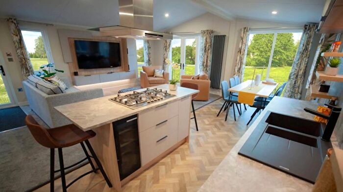 2 Bedroom Mobile/park Home For Sale In Great Ayton, Middlesbrough, TS9
