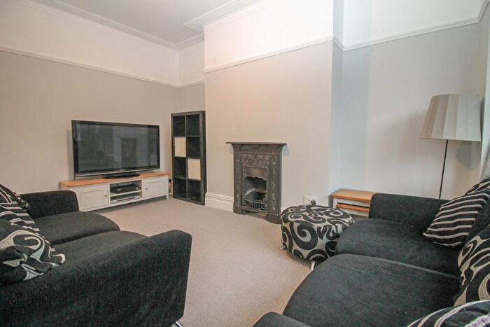 1 Bedroom House To Rent In Roundhay Mount, Leeds, West Yorkshire, LS8