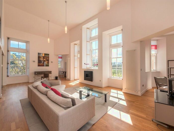 3 Bedroom Flat To Rent In Simpson Loan, Edinburgh, EH3