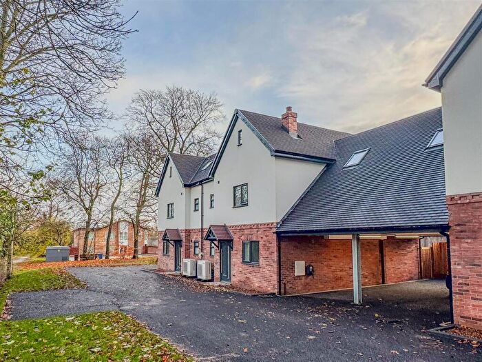 4 Bedroom Semi-Detached House For Sale In Kingsbridge Way, Anvil Way, Kennett, CB8