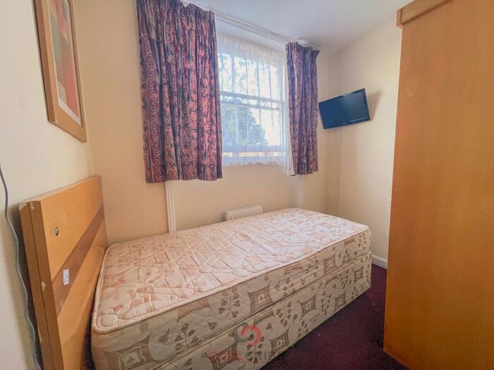 Studio To Rent In Prince&rsquo;S Square, Bayswater, W2