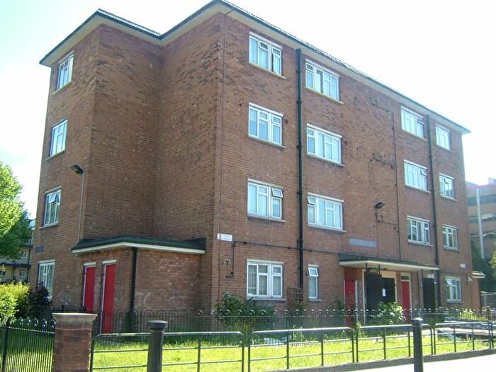 3 Bedroom Flat For Sale In Lindley Street, London, E1