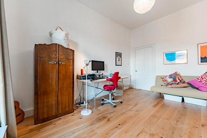 2 Bedroom Flat For Sale In Cathcart Road, Flat /, Crosshill, Glasgow, G42