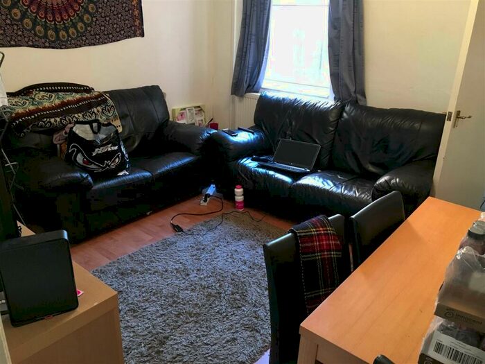 4 Bedroom House To Rent In Tiverton Road, Birmingham, B29