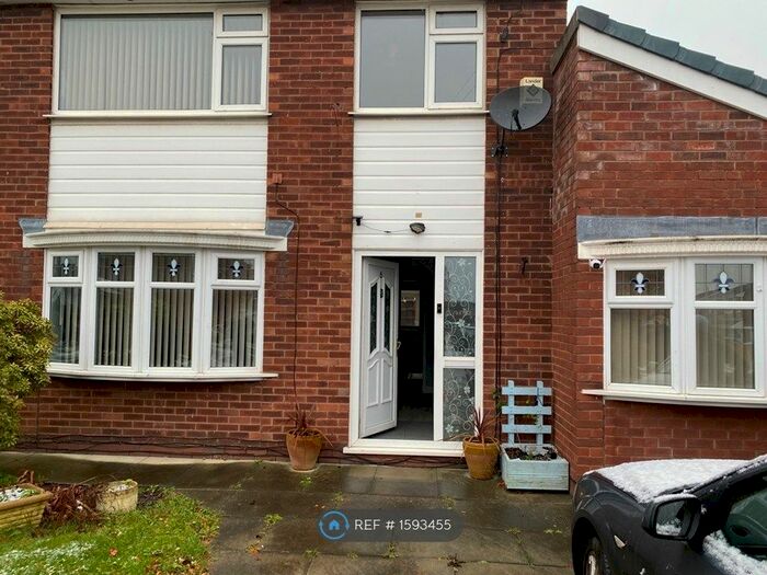3 Bedroom Semi-Detached House To Rent In Glastonbury Avenue, Lowton, Warrington, WA3