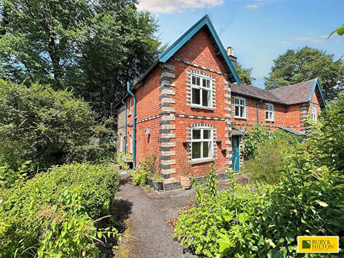 3 Bedroom Semi-Detached House For Sale In Macclesfield Road, Buxton, SK17