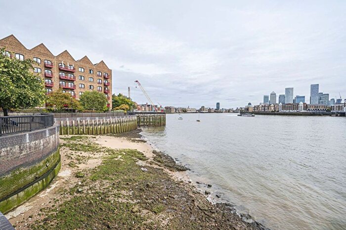2 Bedroom Maisonette For Sale In Trafalgar Court, Wapping, London, E1W