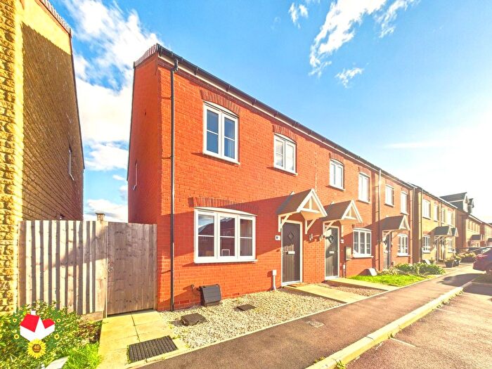 3 Bedroom End Of Terrace House For Sale In Carbonel Close, Hardwicke, GL2