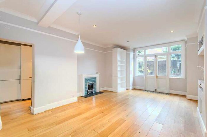 2 Bedroom Flat To Rent In Prout Grove, Neasden, NW10