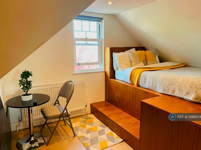 Studio To Rent In Dennington Park Road, London, NW6