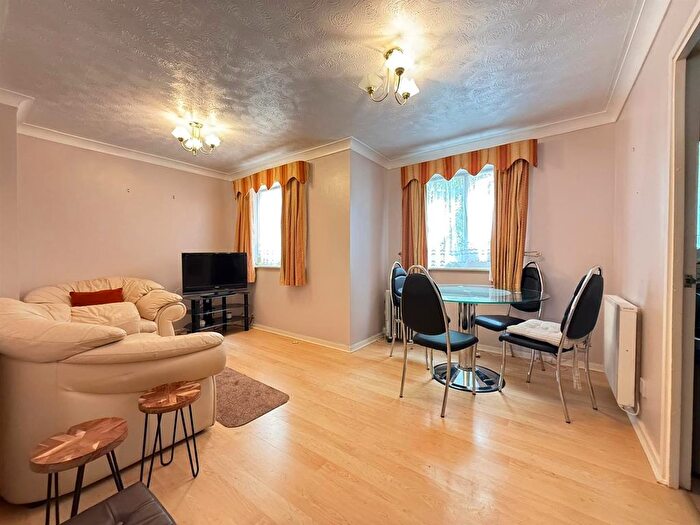 1 Bedroom Flat For Sale In Pittman Gardens, Ilford, IG1