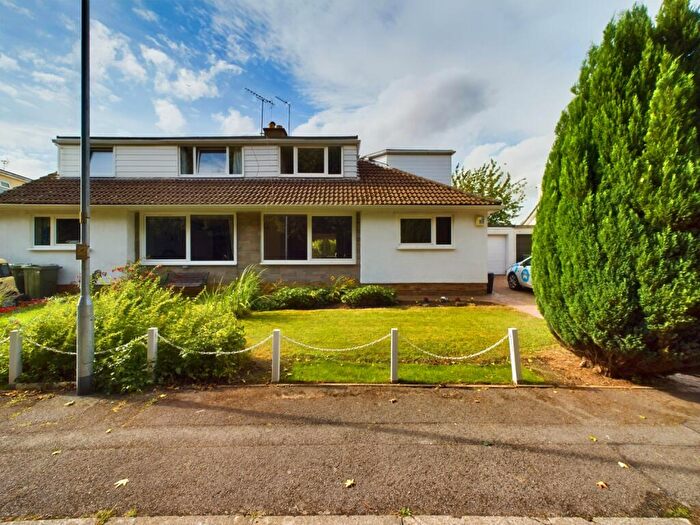 4 Bedroom Bungalow For Sale In Brookside Drive, Frampton Cotterell, Bristol, BS36