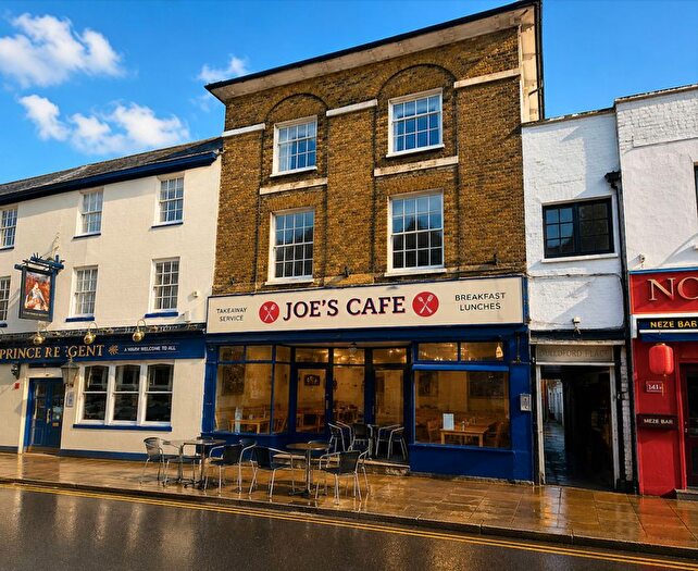 4 Bedroom Flat For Sale In Guildford Street, Chertsey, KT16