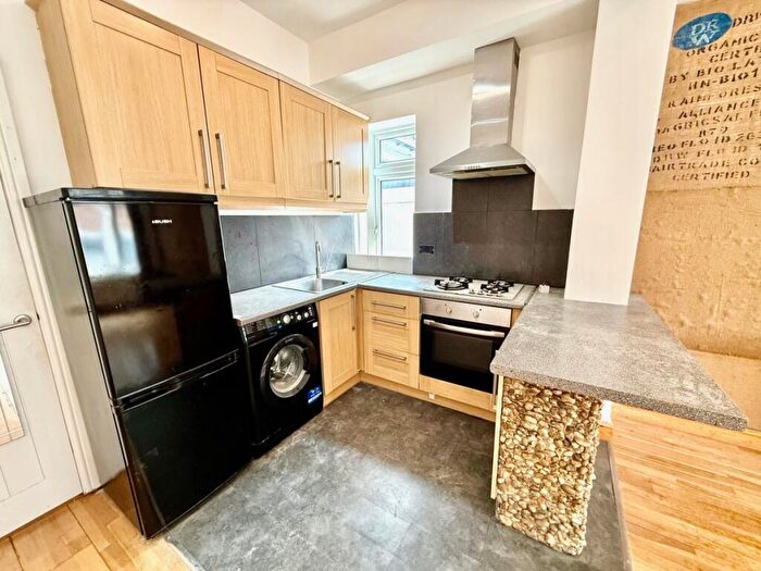 1 Bedroom Flat To Rent In Mayes Road, Wood Green, N22