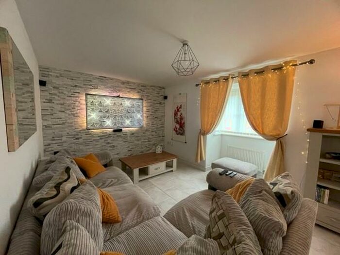 3 Bedroom House To Rent In Clos Celyn, Barry, CF63