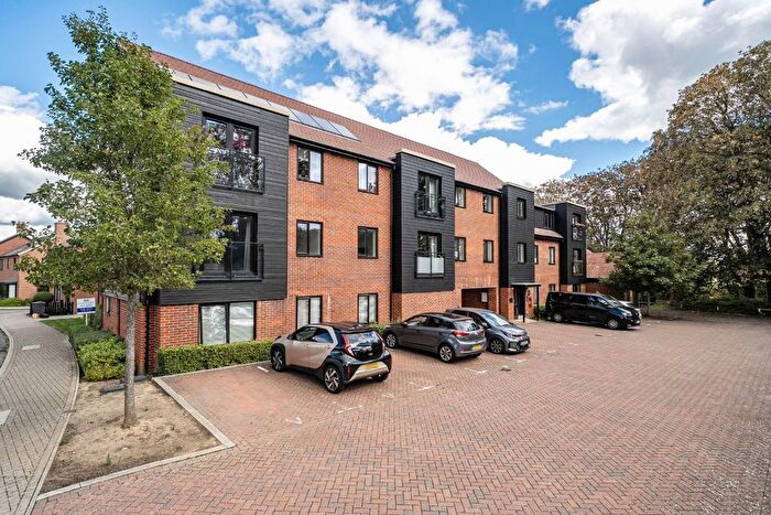 2 Bedroom Flat For Sale In Danes Close, Leybourne Chase, ME19