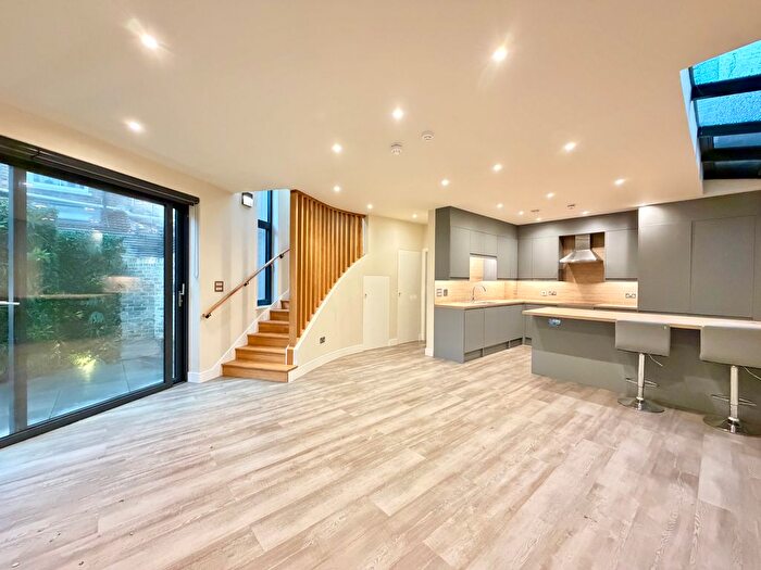 2 Bedroom Semi Detached House To Rent In Pemberton Gardens, Archway, London, N19