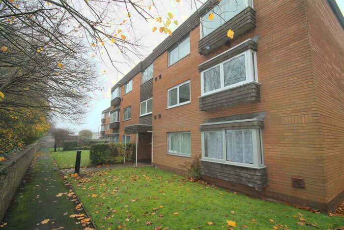 3 Bedroom Flat To Rent In Lansdowne, Penn Drive, Bristol, BS16