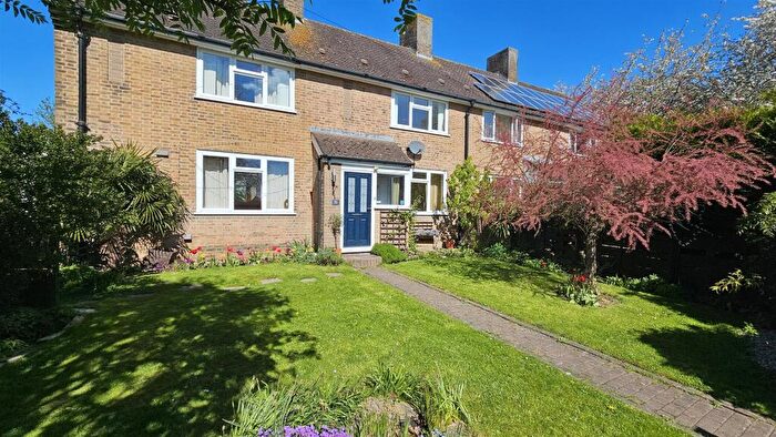 4 Bedroom Semi-Detached House For Sale In Trenchard Close, Newton, NG13