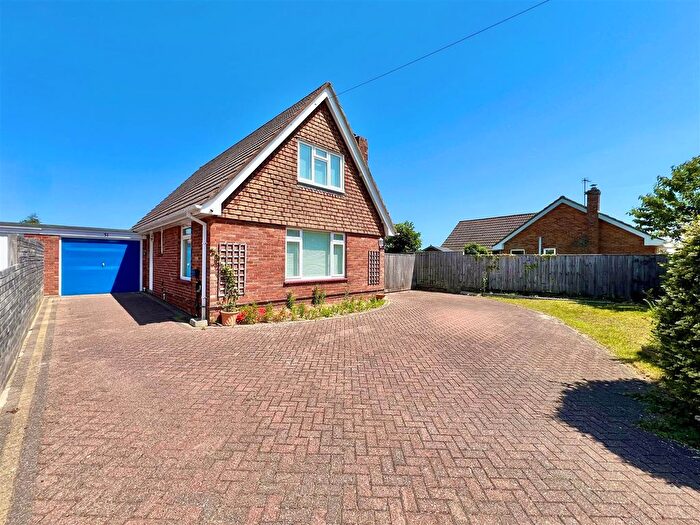 3 Bedroom Detached House For Sale In Totland Bay, Isle Of Wight, PO39