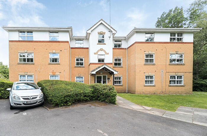 2 Bedroom Flat For Sale In Whittle Close, Ash Vale, Surrey, GU12