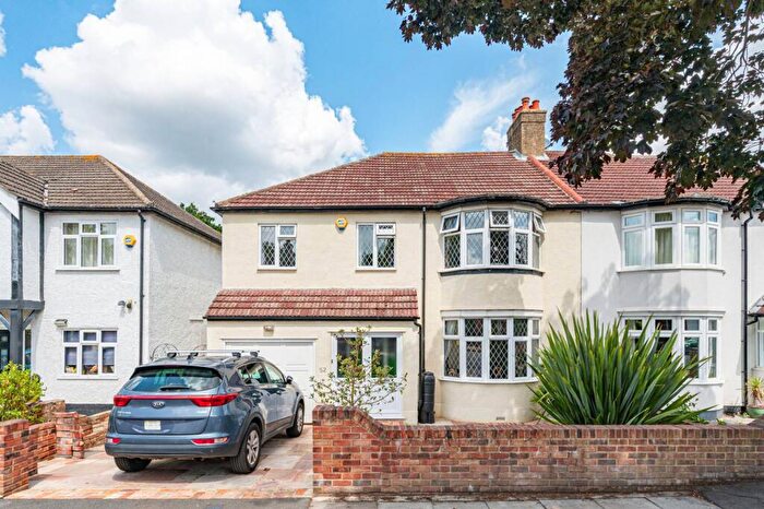 5 Bedroom Semi-Detached House For Sale In Avondale Road, Bromley, BR1