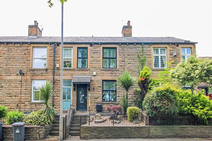 3 Bedroom Terraced House For Sale In Park View, Thornhill, Dewsbury, WF12
