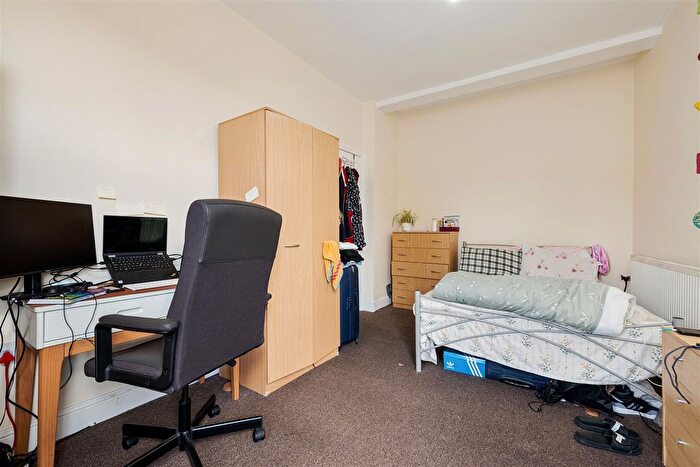 2 Bedroom Flat To Rent In High Road Leytonstone, Leytonstone, E11