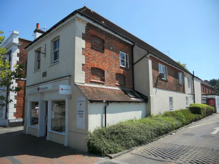2 Bedroom Apartment To Rent In Bedroom Apartment St Floor In Godalming, GU7